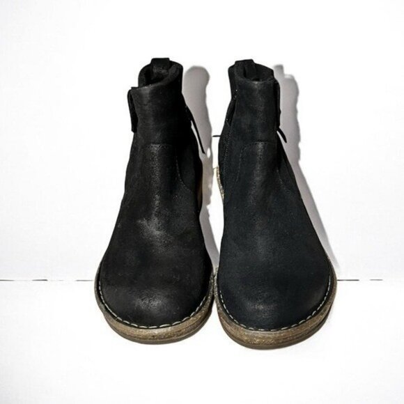 🌻NEW w/Tags Born "Varas" Black Distressed Suede Ankle Boots Size 6 - Picture 5 of 10